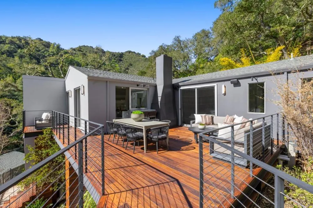27201 Moody Road Los Altos Hills, CA 94022