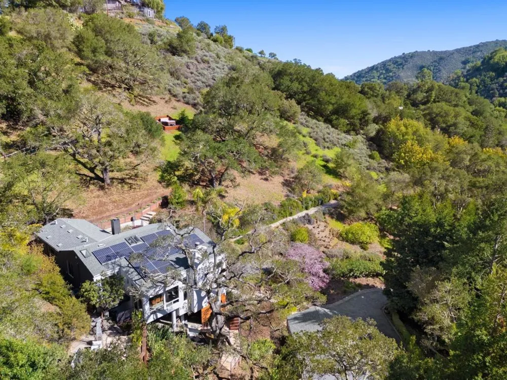 27201 Moody Road Los Altos Hills, CA 94022