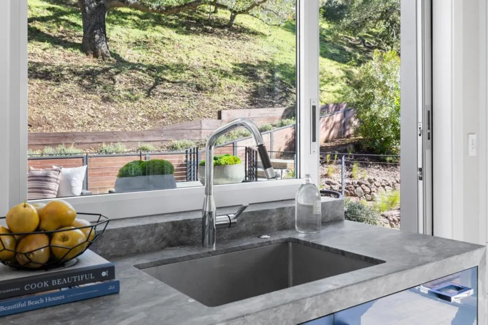 27201 Moody Road Los Altos Hills, CA 94022
