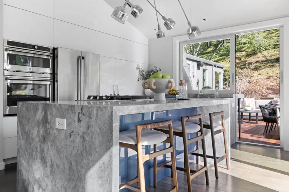 27201 Moody Road Los Altos Hills, CA 94022