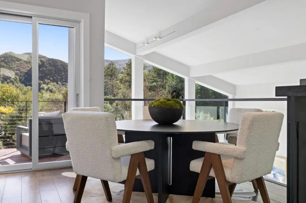 27201 Moody Road Los Altos Hills, CA 94022