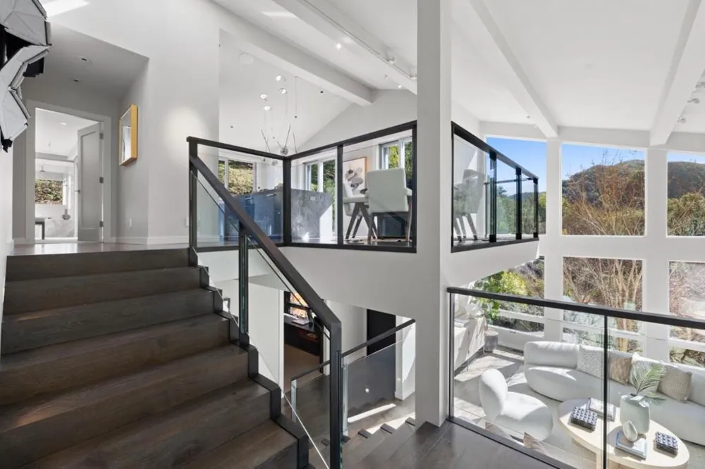27201 Moody Road Los Altos Hills, CA 94022