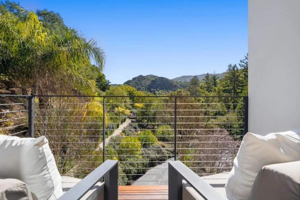 27201 Moody Road Los Altos Hills, CA 94022