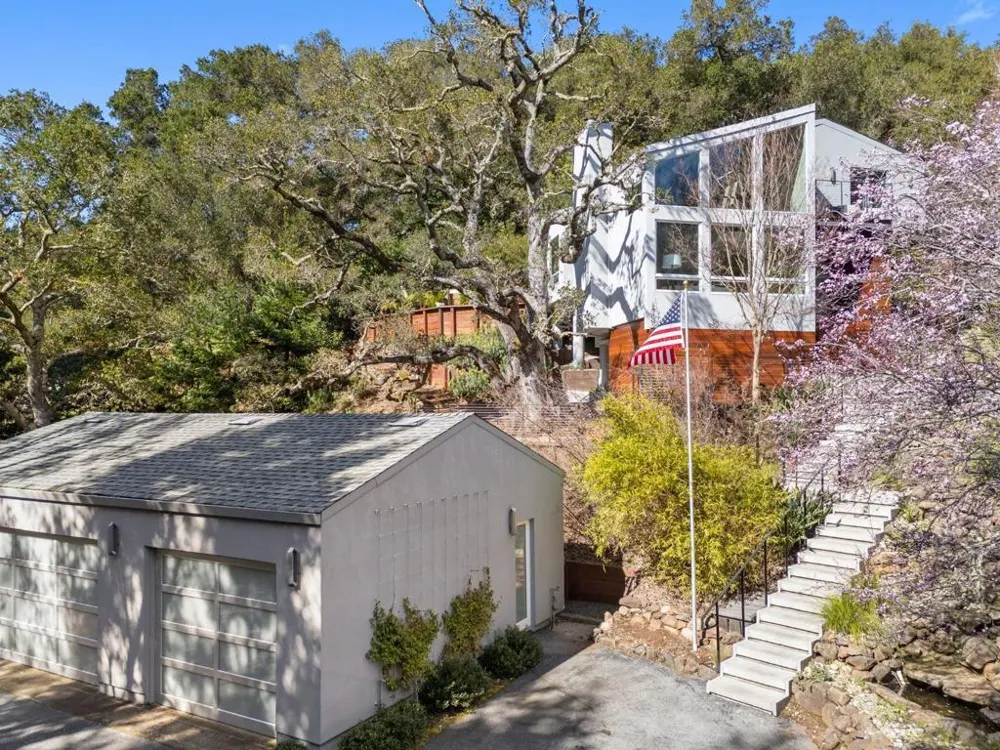 27201 Moody Road Los Altos Hills, CA 94022