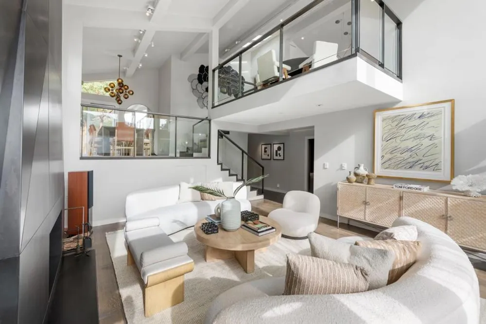 27201 Moody Road Los Altos Hills, CA 94022
