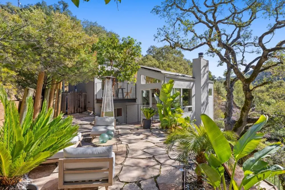 27201 Moody Road Los Altos Hills, CA 94022