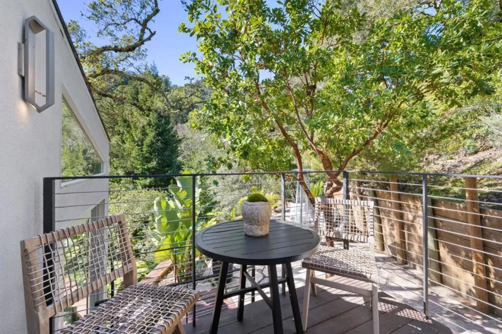 27201 Moody Road Los Altos Hills, CA 94022