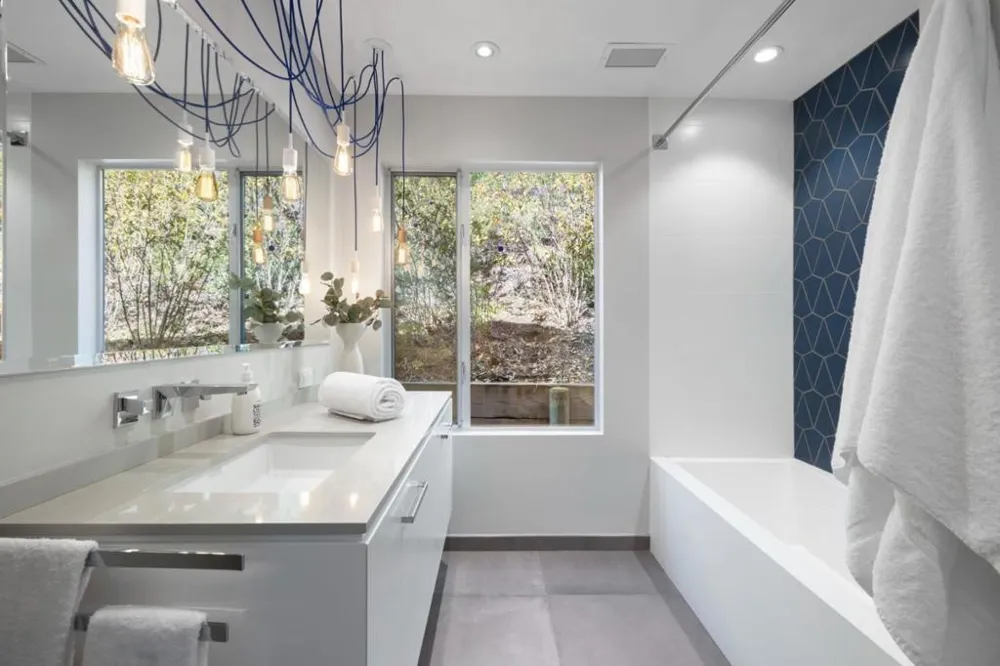 27201 Moody Road Los Altos Hills, CA 94022