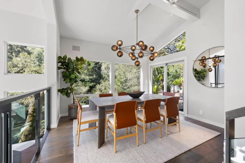 27201 Moody Road Los Altos Hills, CA 94022
