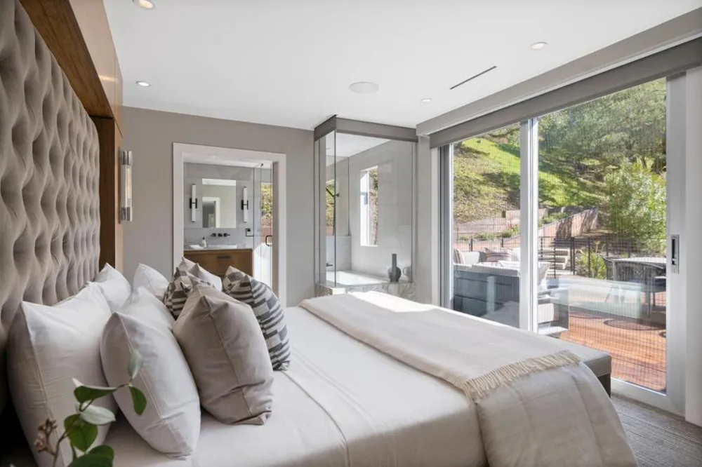 27201 Moody Road Los Altos Hills, CA 94022