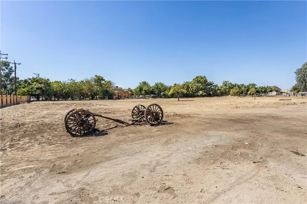 1700 Lotus Lane Bakersfield, CA 93307