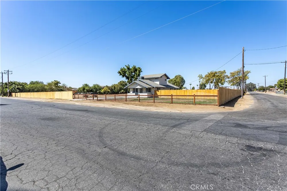 1700 Lotus Lane Bakersfield, CA 93307