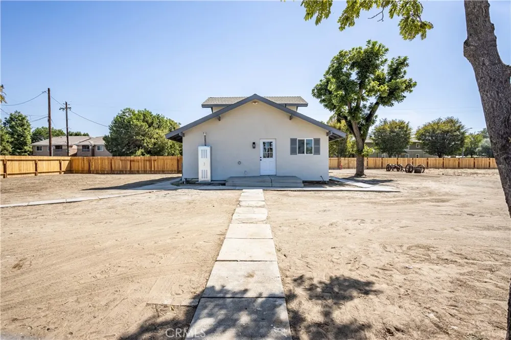 1700 Lotus Lane Bakersfield, CA 93307