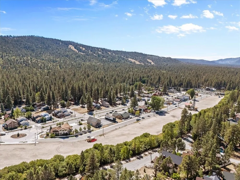 42795 Cougar Big Bear Lake, CA 92315