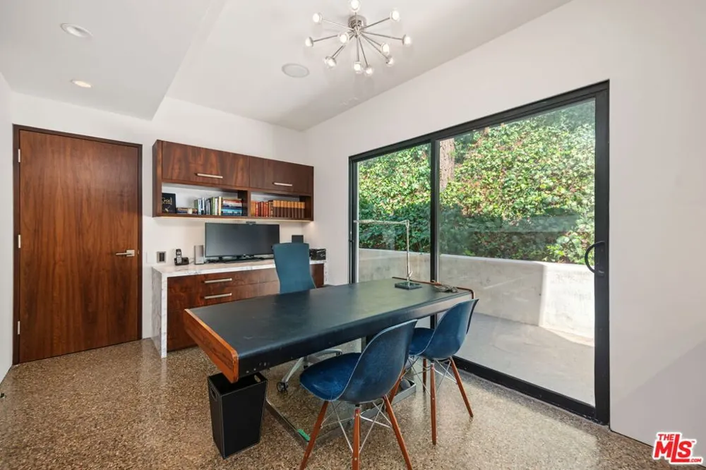 1570 Casale Road Los Angeles, CA 90272