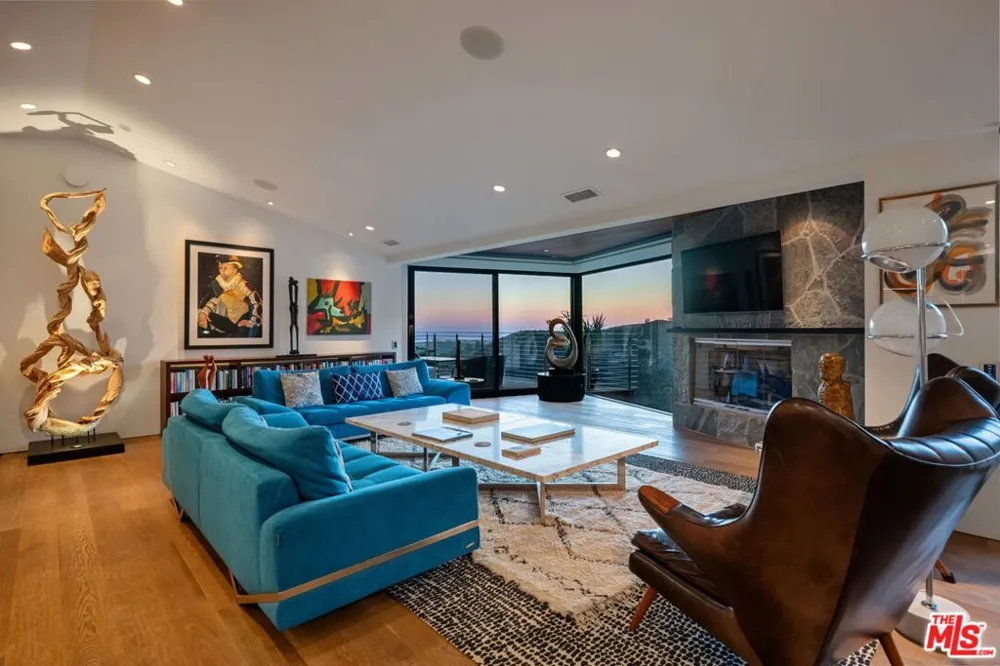 1570 Casale Road Los Angeles, CA 90272