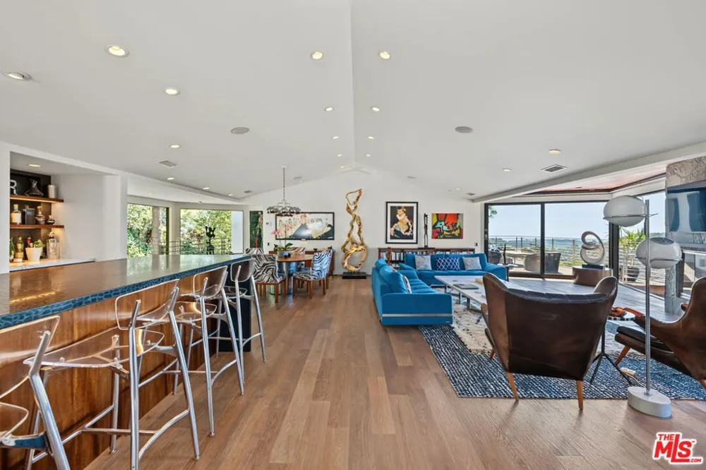 1570 Casale Road Los Angeles, CA 90272