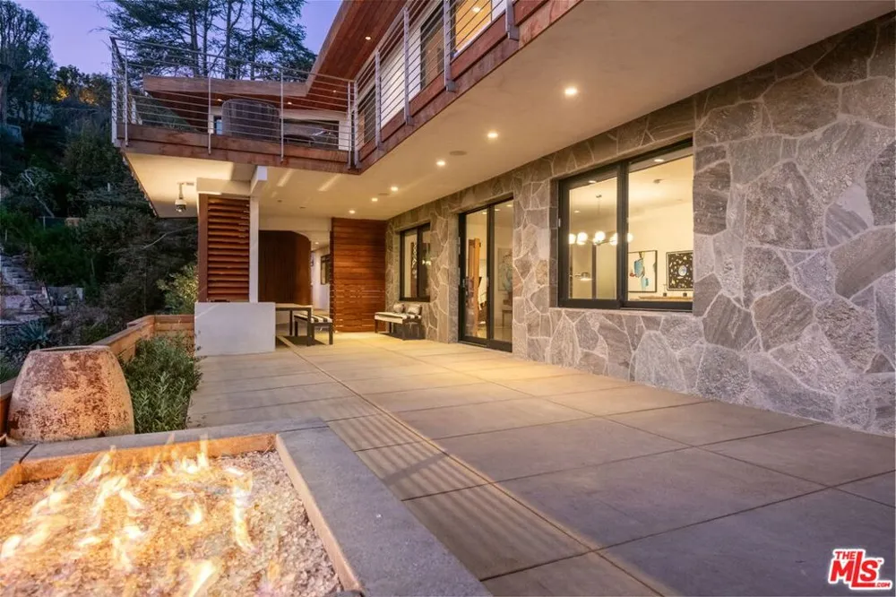 1570 Casale Road Los Angeles, CA 90272