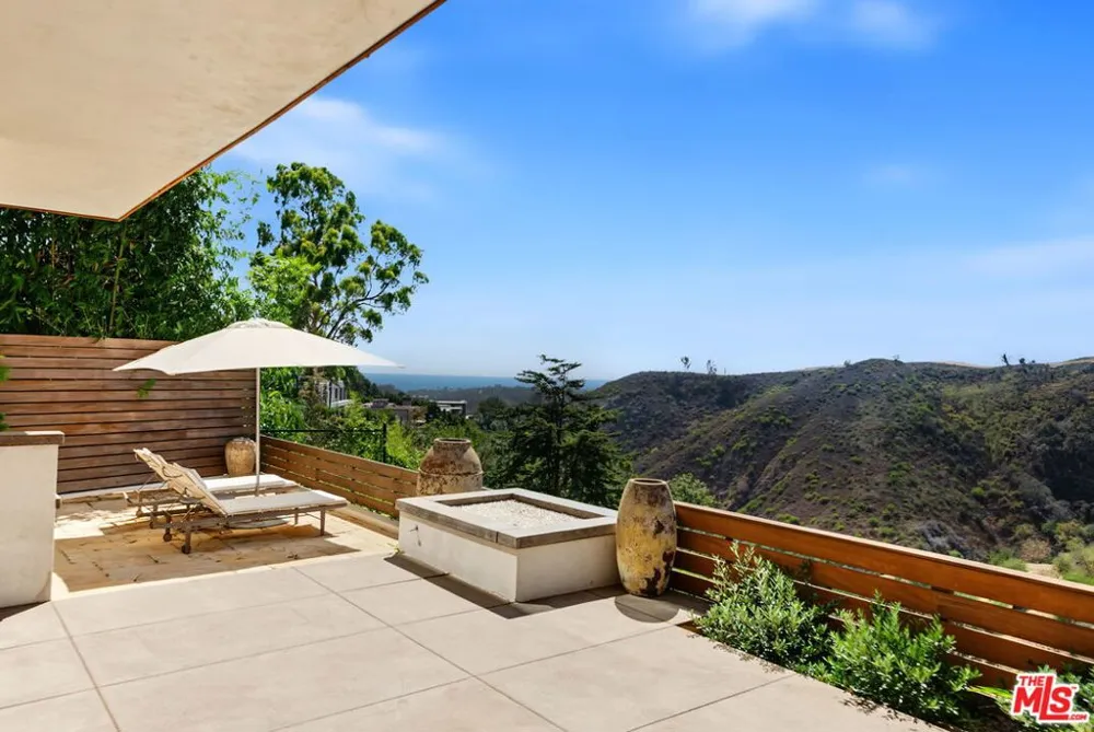 1570 Casale Road Los Angeles, CA 90272