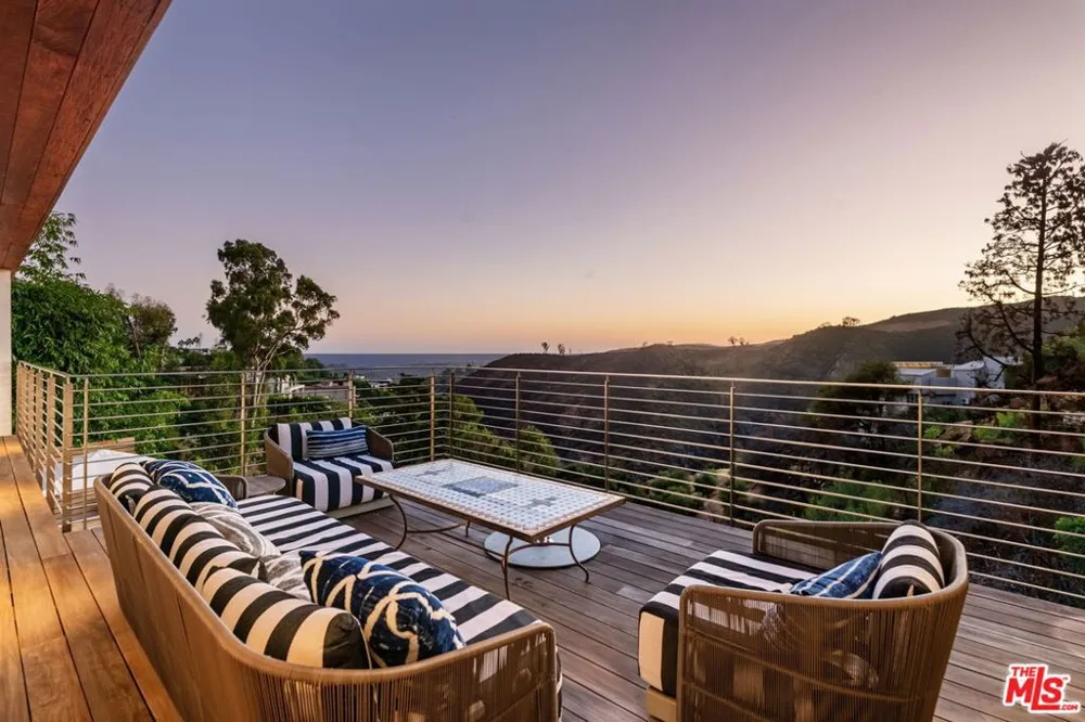 1570 Casale Road Los Angeles, CA 90272