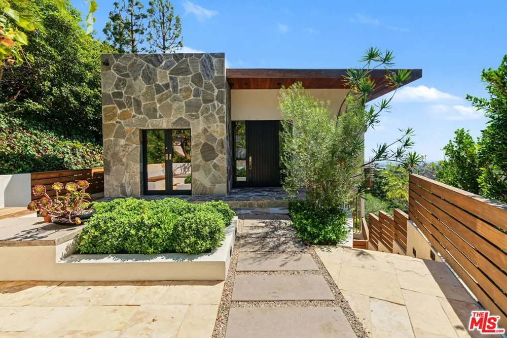 1570 Casale Road Los Angeles, CA 90272
