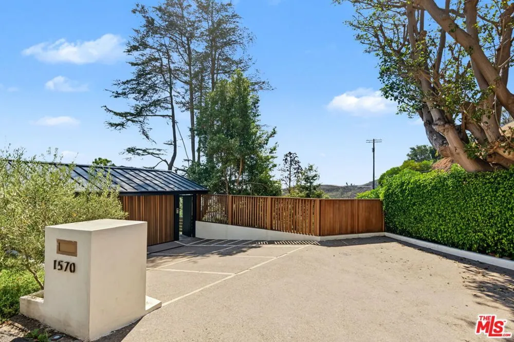 1570 Casale Road Los Angeles, CA 90272