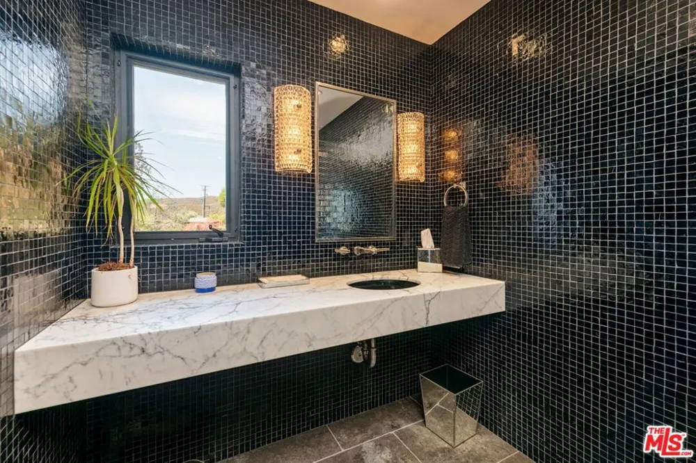 1570 Casale Road Los Angeles, CA 90272
