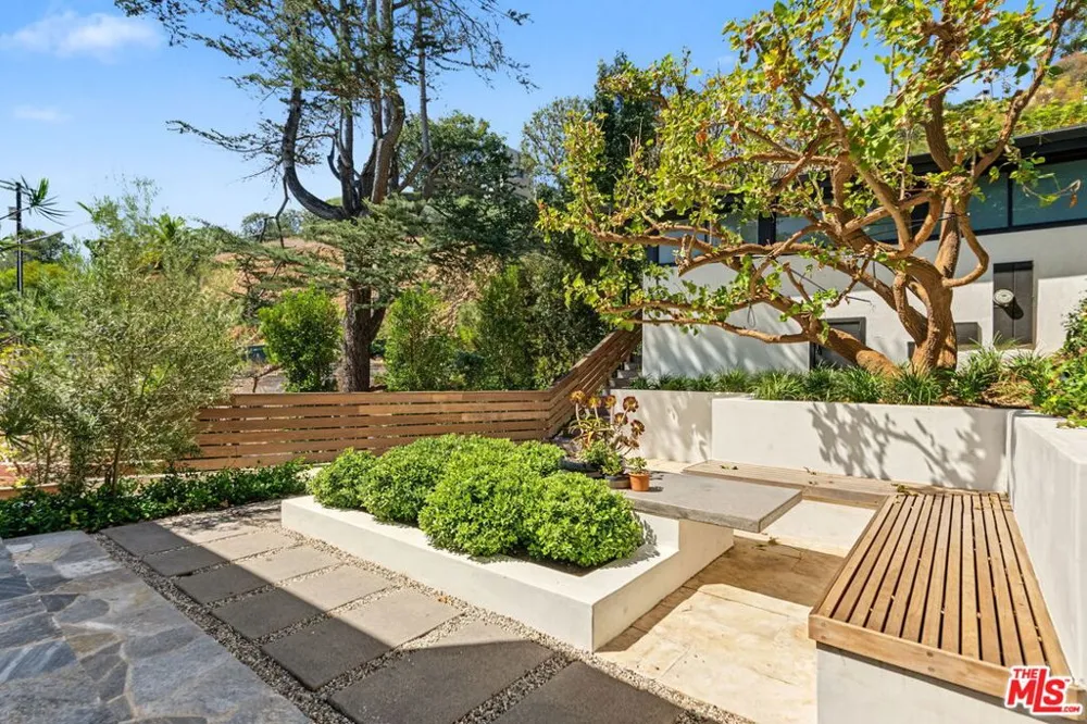 1570 Casale Road Los Angeles, CA 90272
