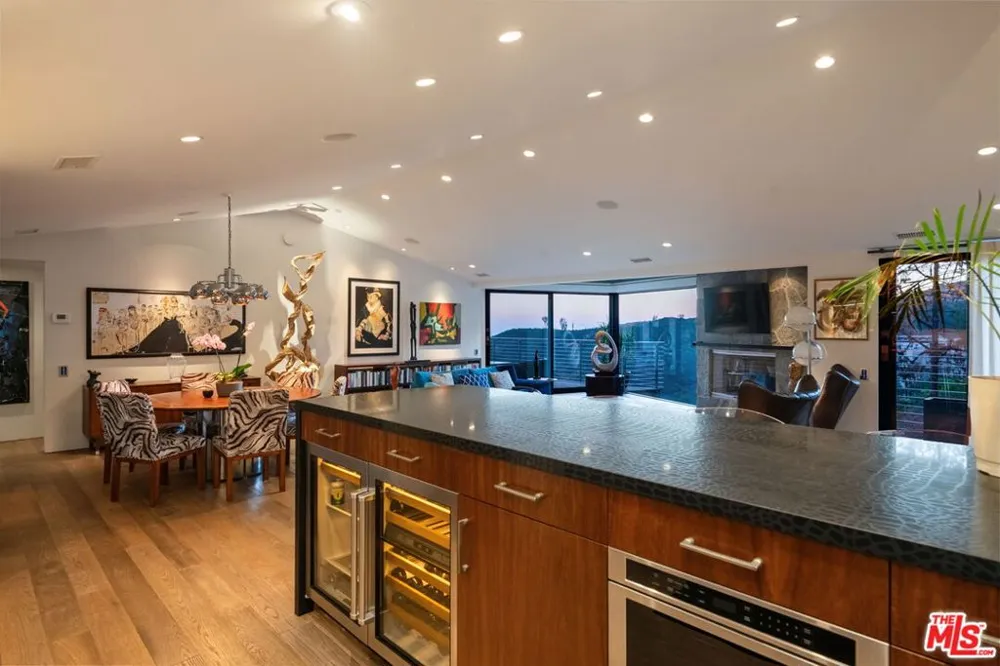 1570 Casale Road Los Angeles, CA 90272