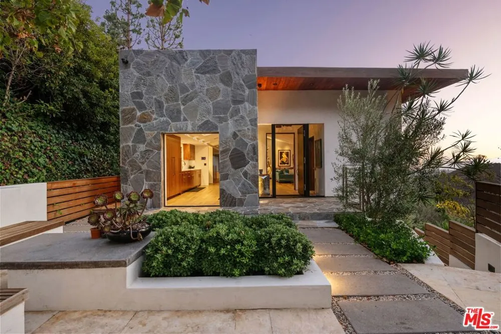 1570 Casale Road Los Angeles, CA 90272