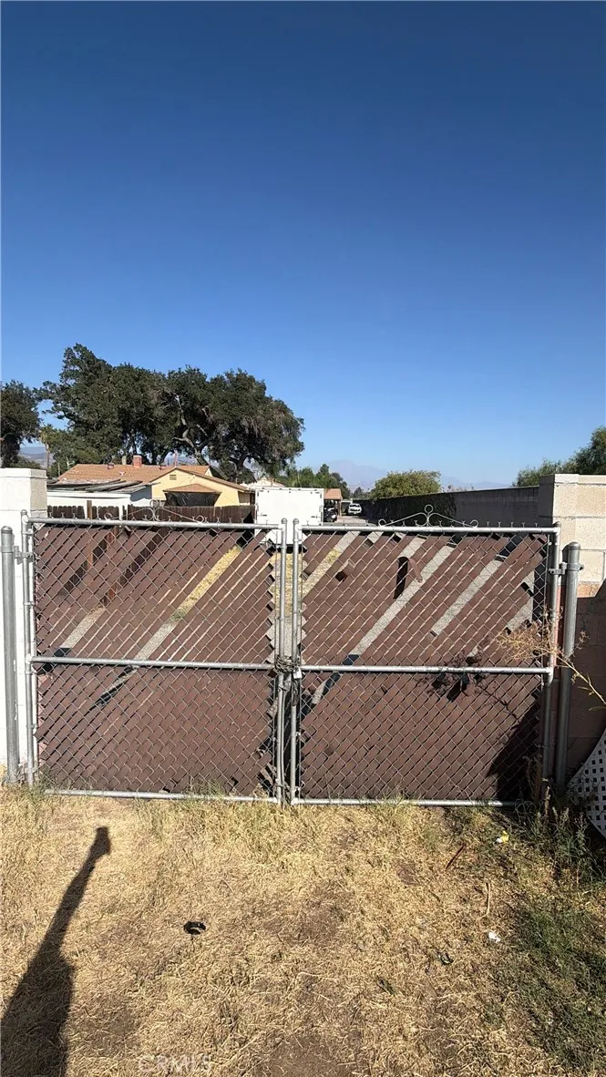 2989 Ladera San Bernardino, CA 92405