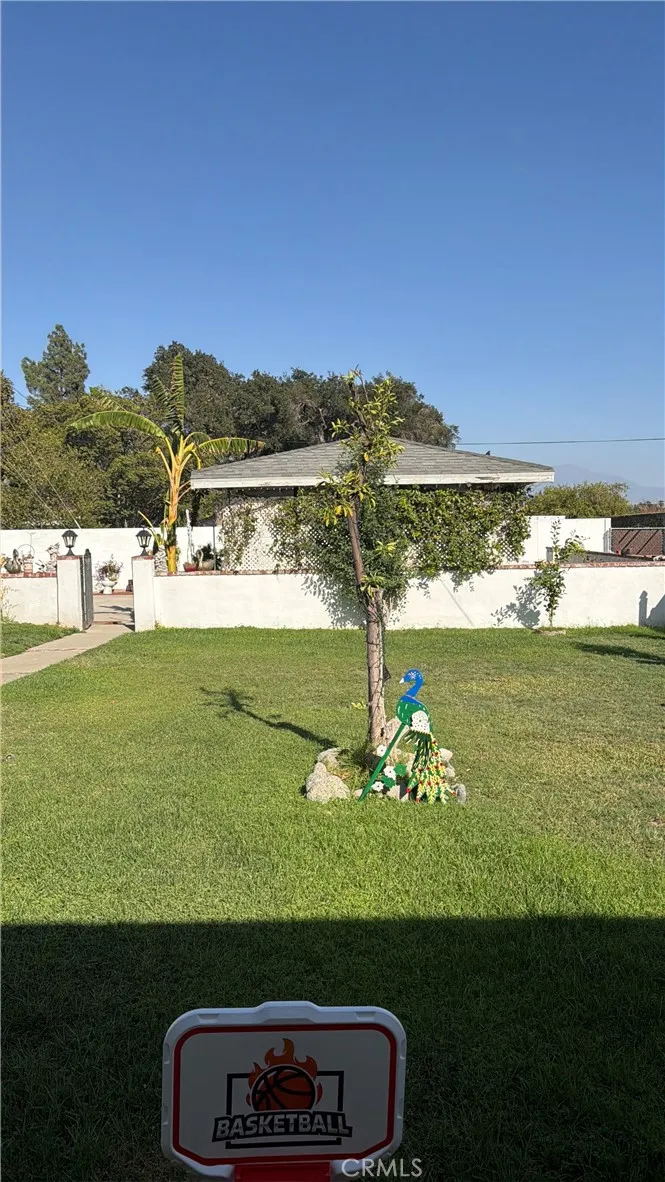 2989 Ladera San Bernardino, CA 92405