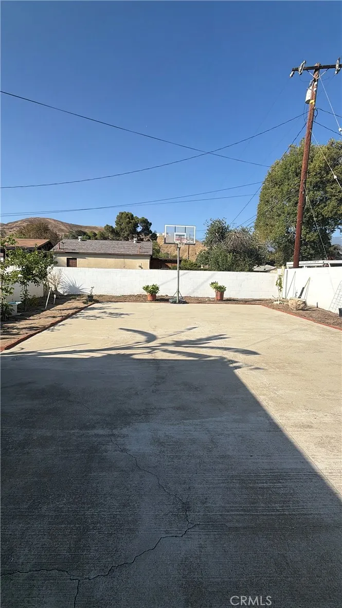2989 Ladera San Bernardino, CA 92405