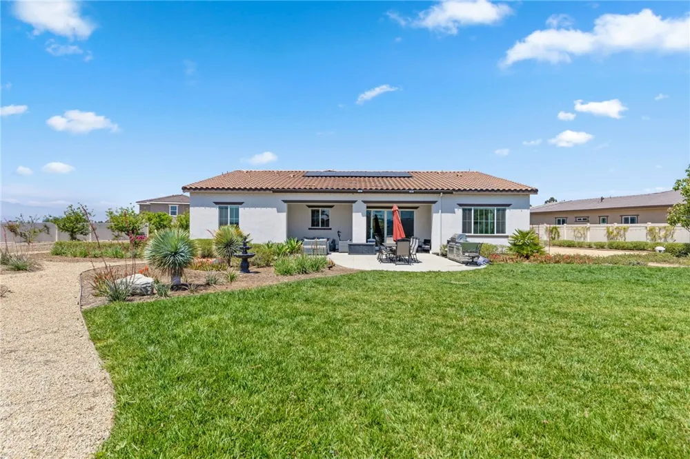 7631 Capstone Court Riverside, CA 92506