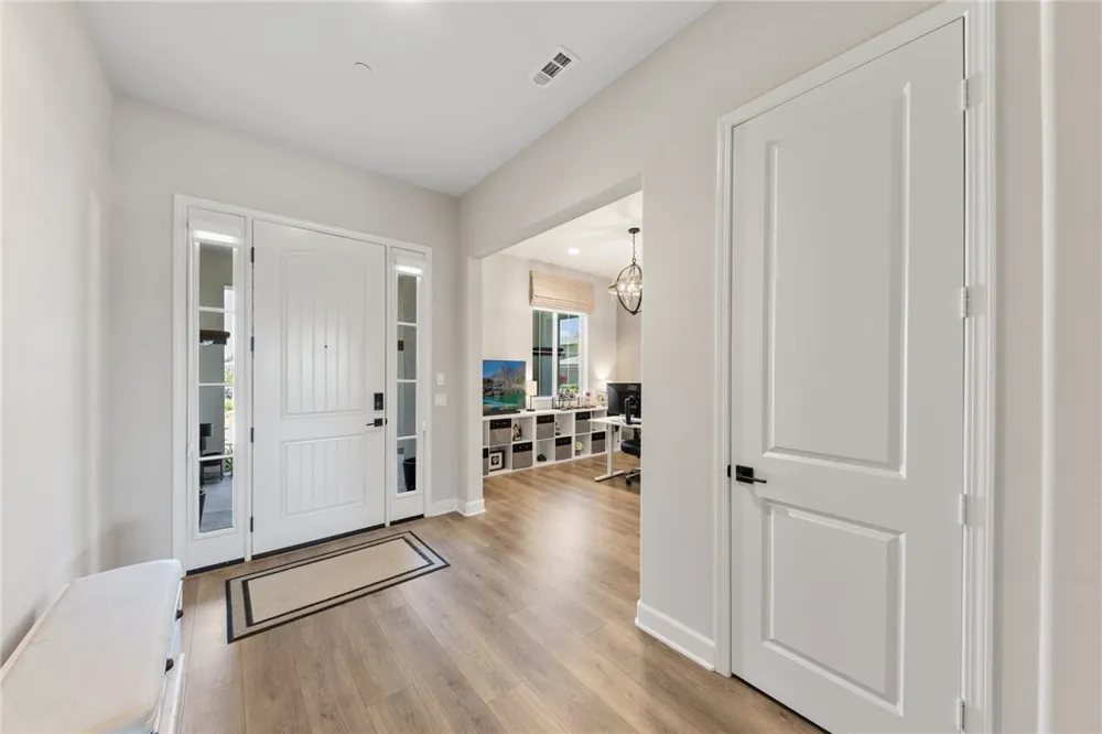 7631 Capstone Court Riverside, CA 92506