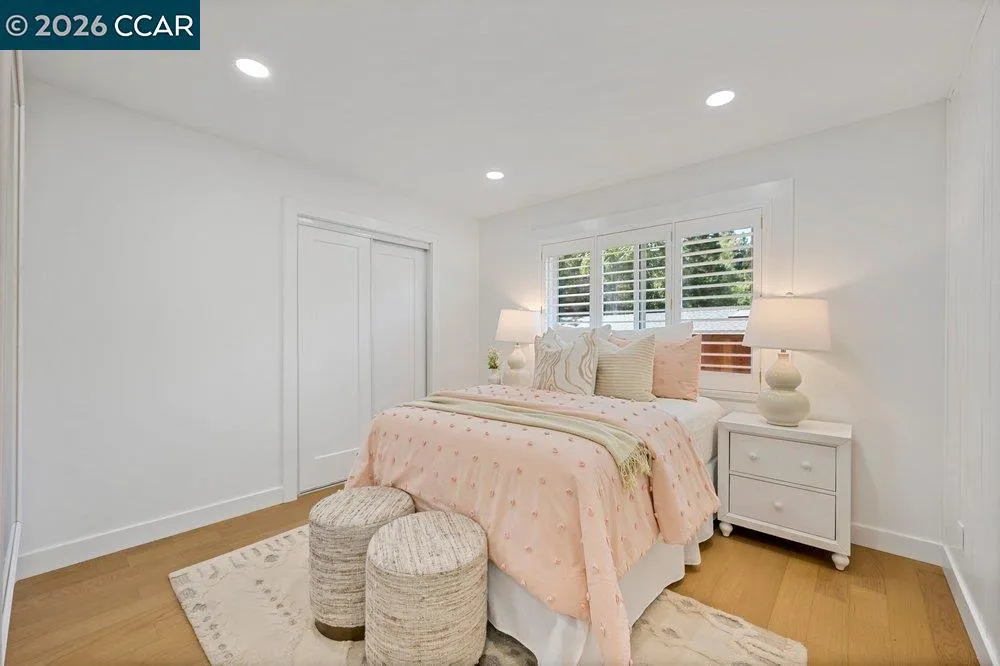 8 Ramona Dr Orinda, CA 94563