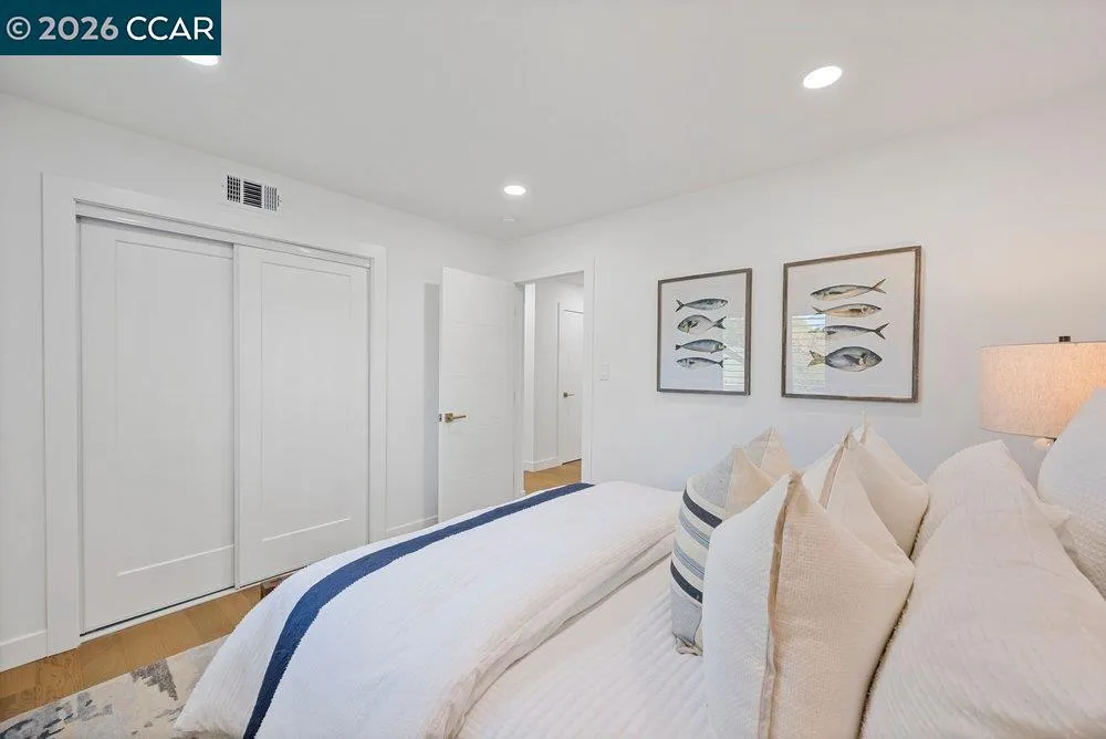 8 Ramona Dr Orinda, CA 94563