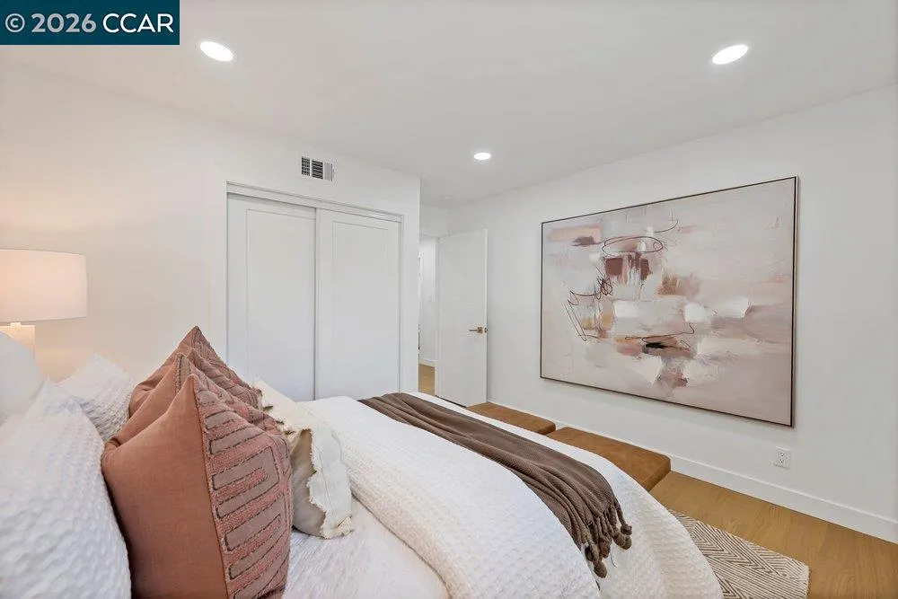 8 Ramona Dr Orinda, CA 94563