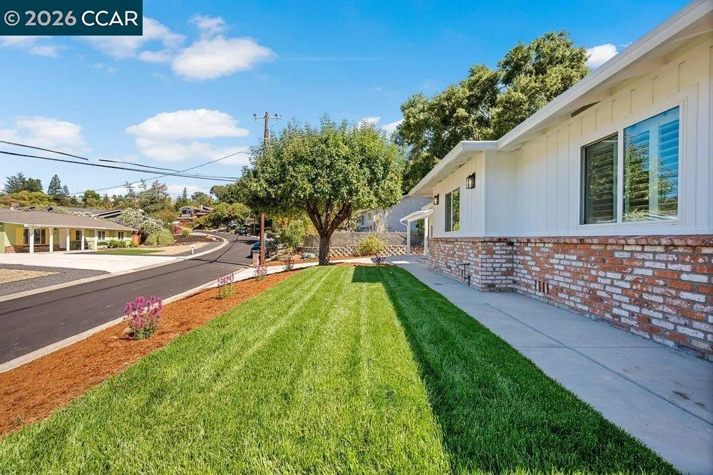8 Ramona Dr Orinda, CA 94563