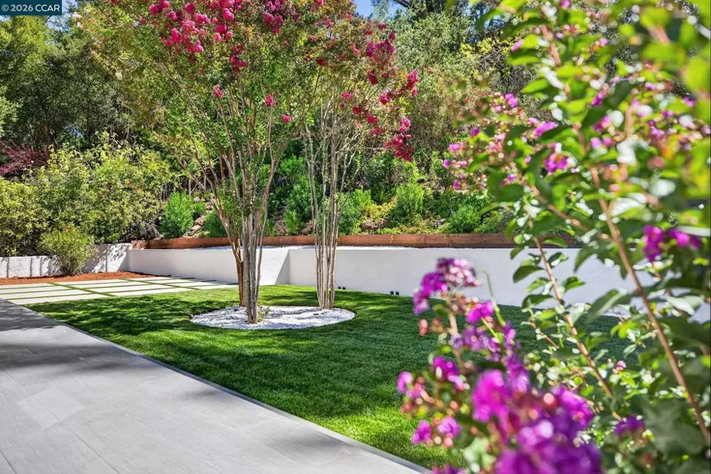 8 Ramona Dr Orinda, CA 94563