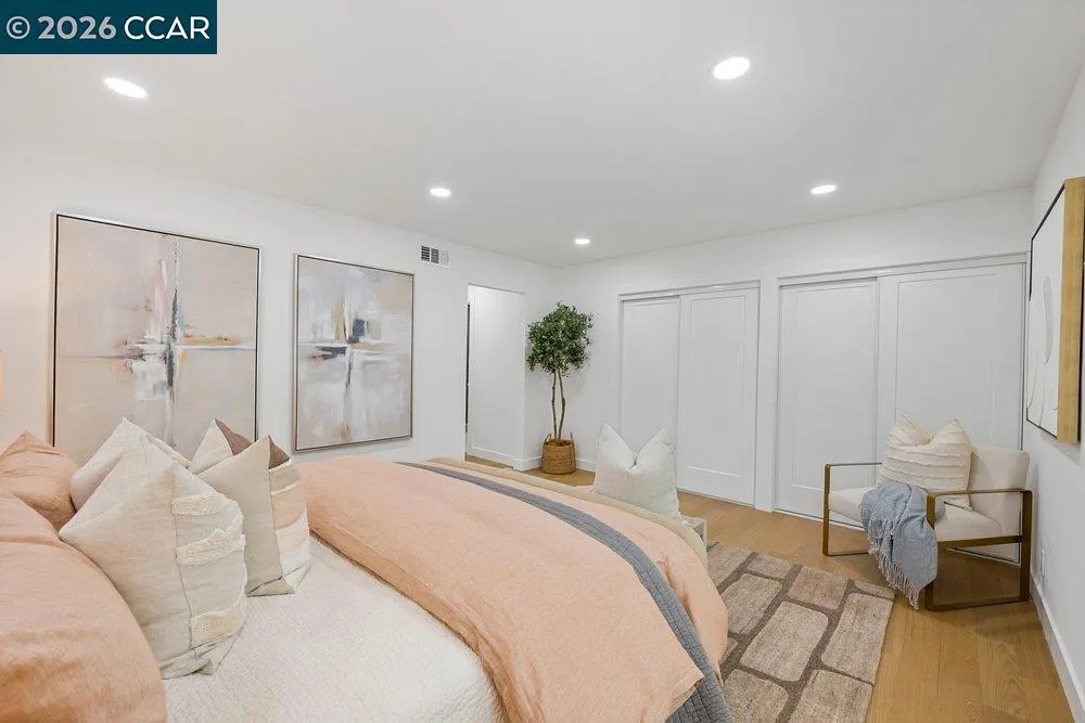 8 Ramona Dr Orinda, CA 94563
