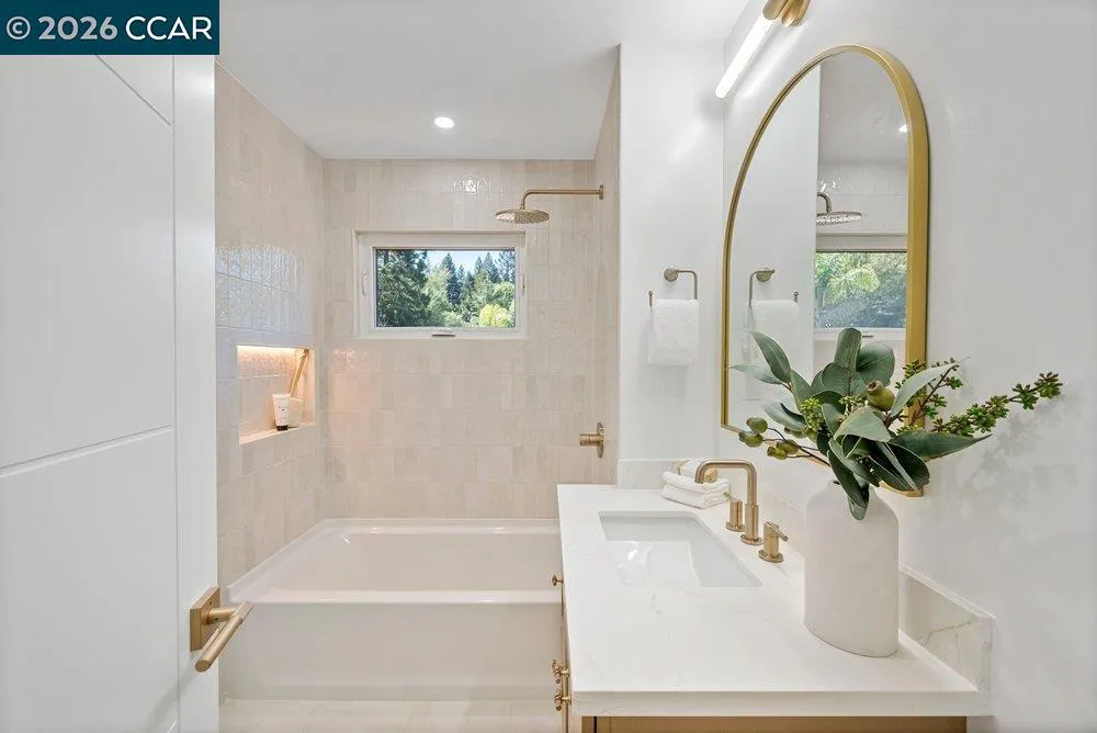 8 Ramona Dr Orinda, CA 94563