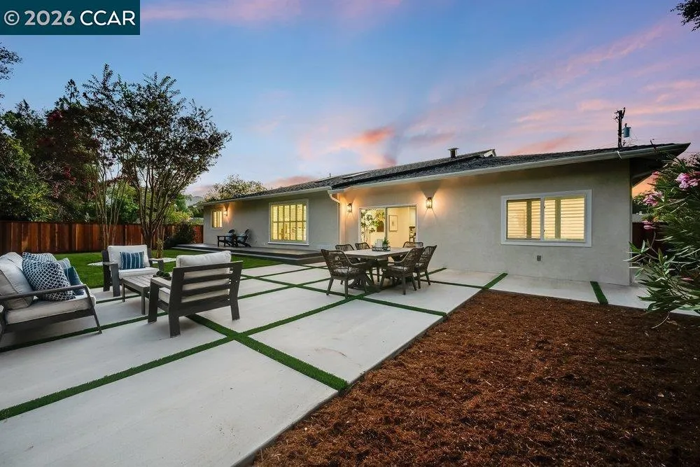 8 Ramona Dr Orinda, CA 94563