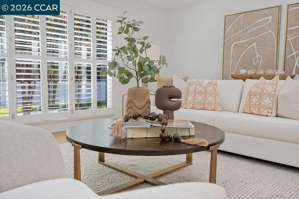 8 Ramona Dr Orinda, CA 94563