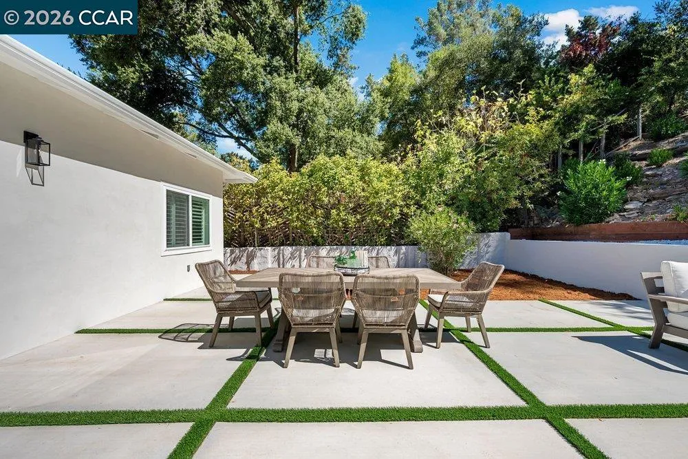 8 Ramona Dr Orinda, CA 94563