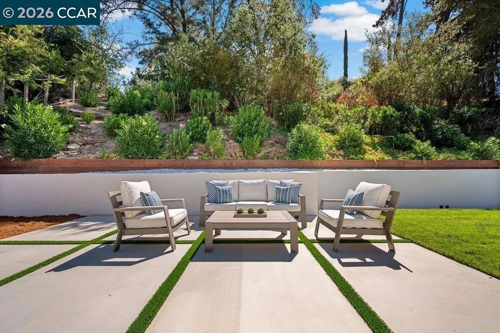 8 Ramona Dr Orinda, CA 94563