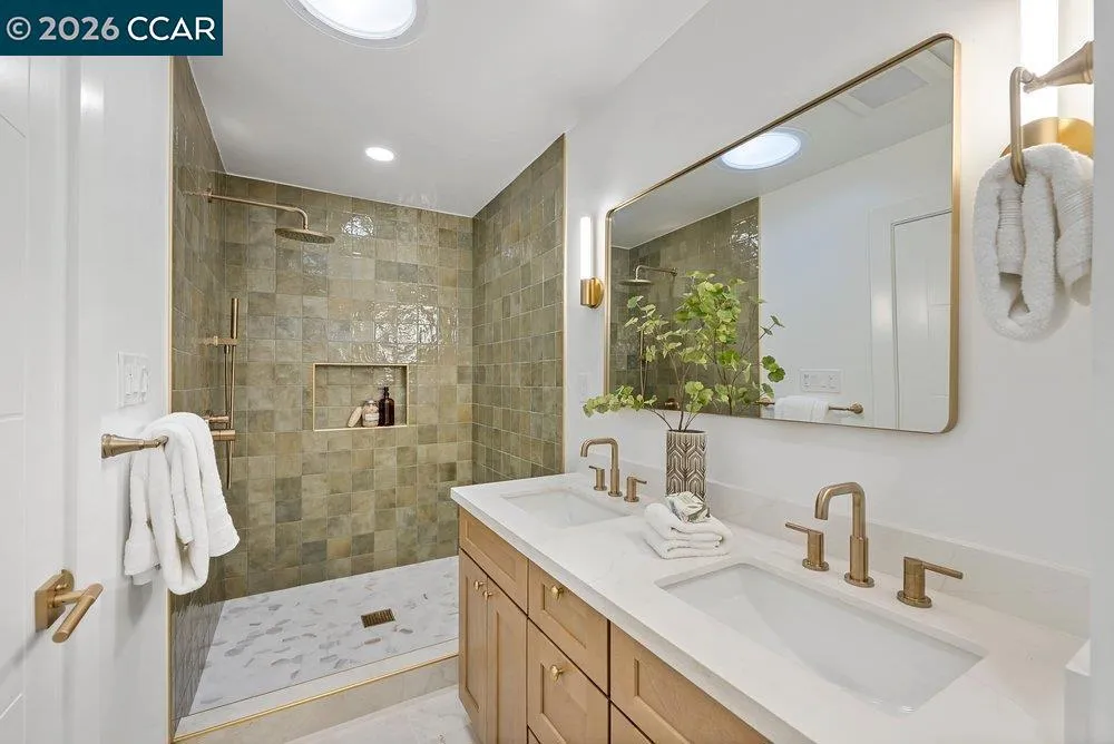 8 Ramona Dr Orinda, CA 94563