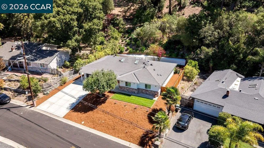 8 Ramona Dr Orinda, CA 94563