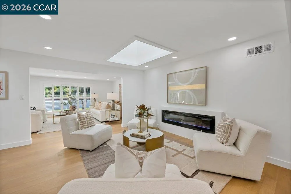 8 Ramona Dr Orinda, CA 94563