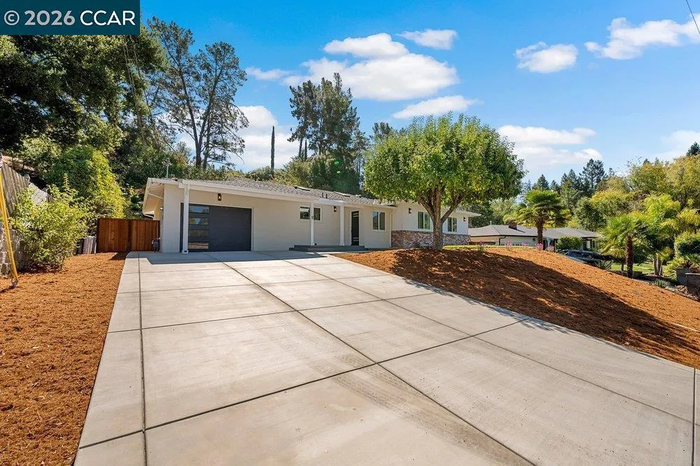 8 Ramona Dr Orinda, CA 94563